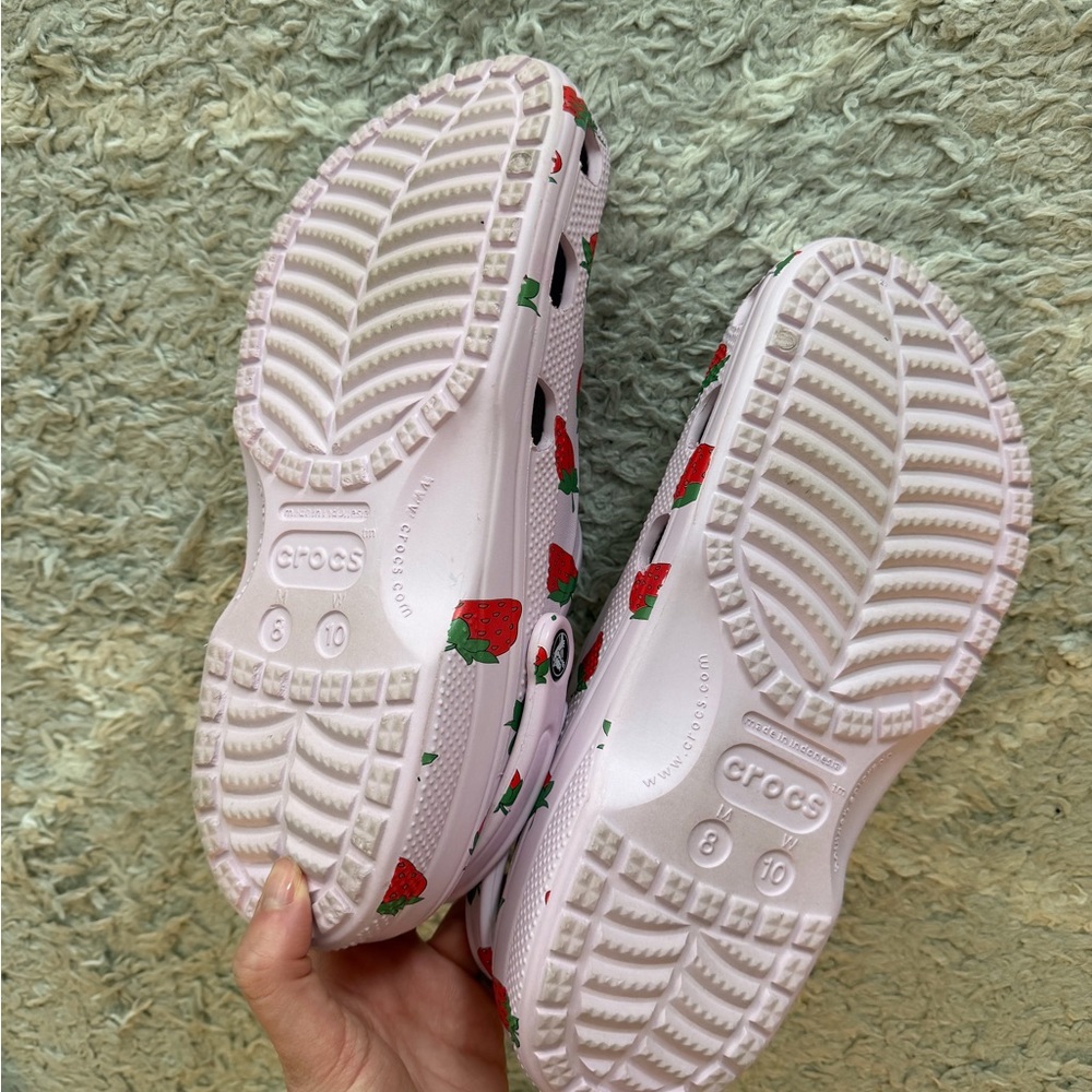 Discontinued Baya Seasonal Print Crocs - Picture 5 of 6